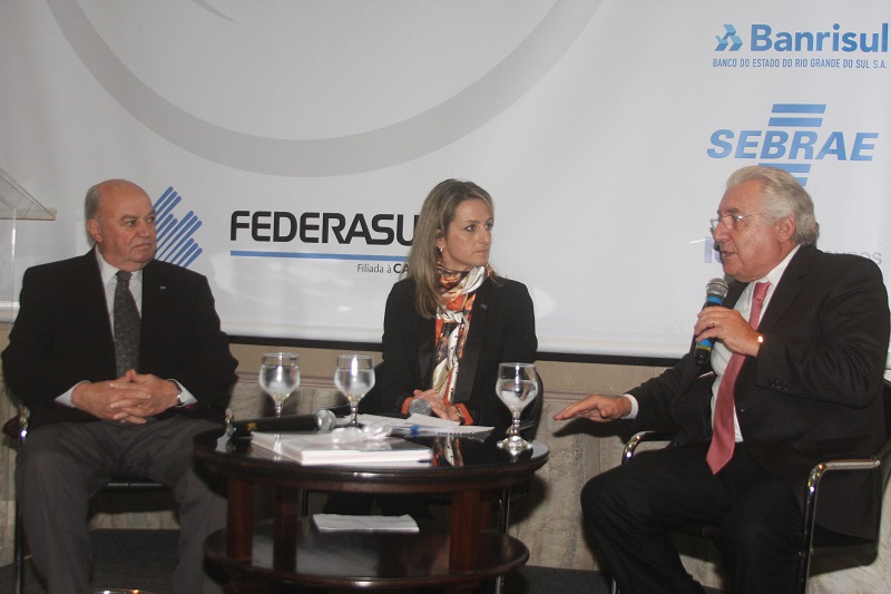 Carlos Sperotto, presidente do CDE do SEBRAE/RS, Simone Leite, presidente da Federasul, e Afif Domingos (Foto: Itamar Aguiar)