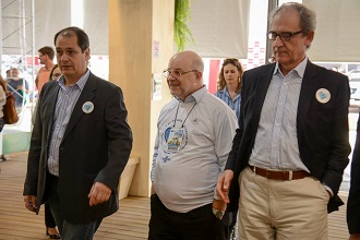 José Cláudio dos Santos (centro) visitou a Expointer na companhia dos diretores executivos do SEBRAE/RS (Foto: Fagner Almeida)