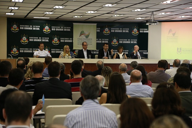 O diretor-superintendente do SEBRAE/RS (c) participou da reunião do Fopemepe-RS em Porto Alegre (Foto: João Alves)
