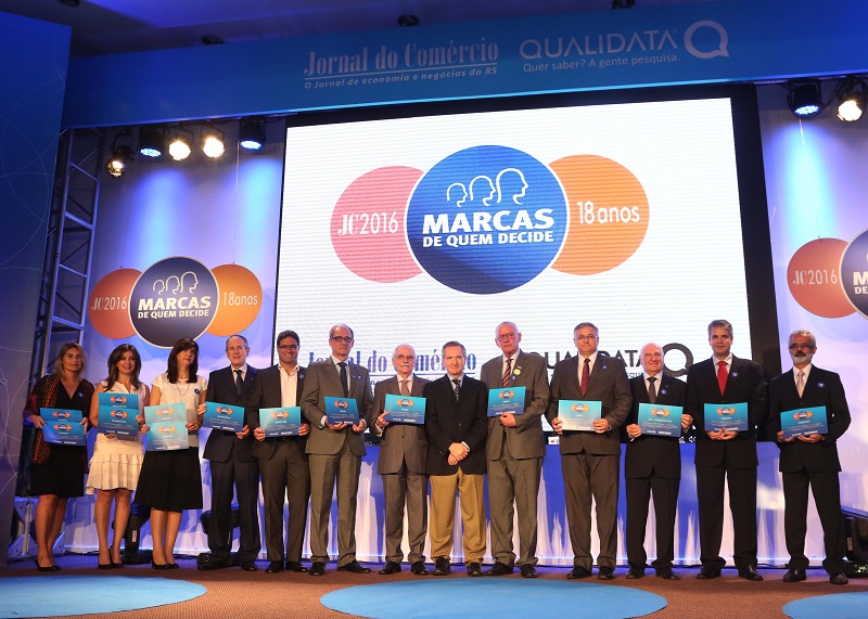 Líderes das instituições premiadas receberam o certificado em Porto Alegre (Foto: Dudu Leal)