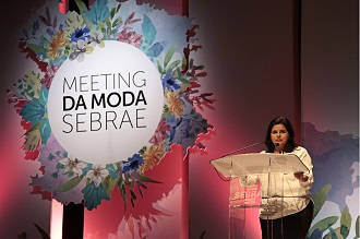A gerente Setorial da Indústria do SEBRAE/RS, Danyela Pires, abriu o evento em Porto Alegre (Foto: K3 Produtora Criativa)