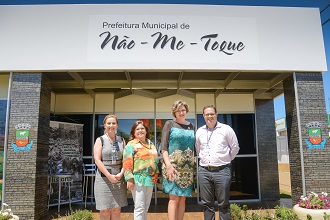 Gerente do SEBRAE/RS na região (primeiro à esq.) reuniu-se com a prefeita de Não-Me-Toque no município (Foto: Fagner Almeida)