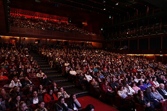 Cerca de um mil empreendedores da beleza lotaram o Teatro do Bourbon Country (Foto: Glauco Arent)