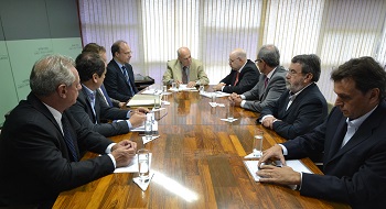 O presidente do CDE do SEBRAE/RS, Carlos Sperotto (centro), recebeu Fabio Antoldi na sede da Farsul (Foto: SEBRAE/RS)