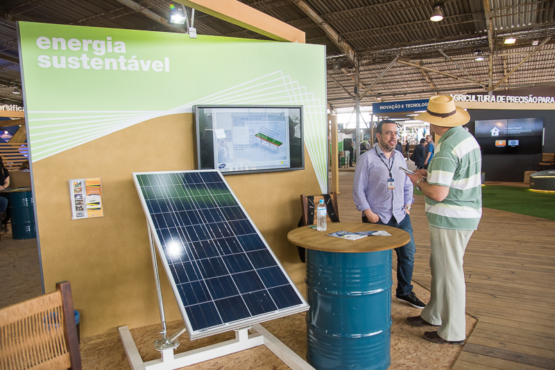 Placas fotovoltaicas em destaque pela empresa Sevenia (Foto: Fagner Almeida)