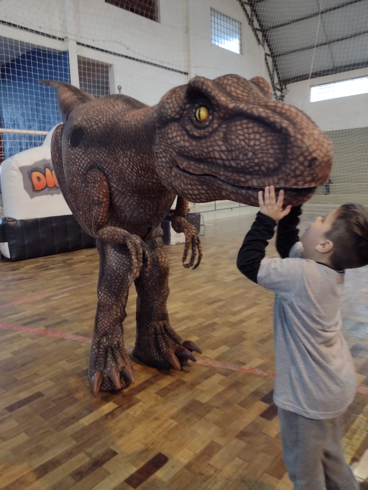 Parque de dinossauros virtual ensina noções sobre empreendedorismo para  crianças